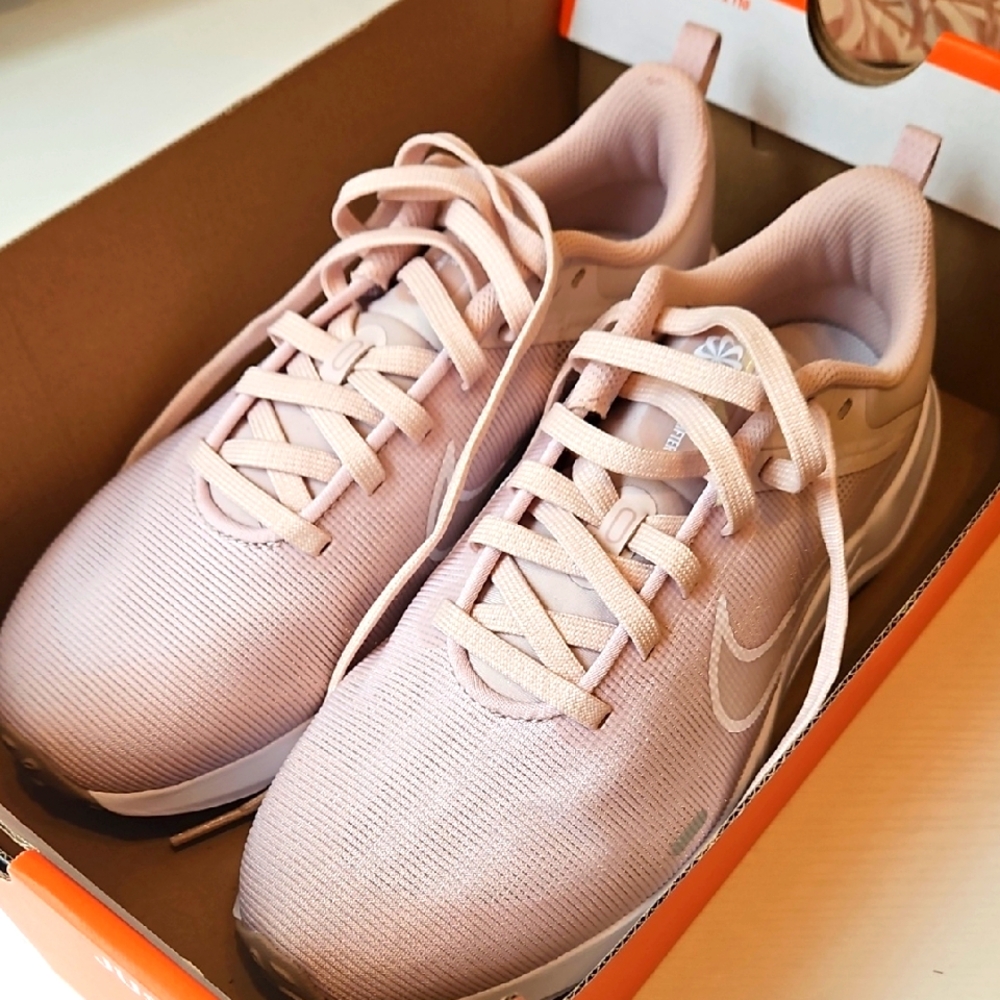 Nike Women's Pink Sneakers